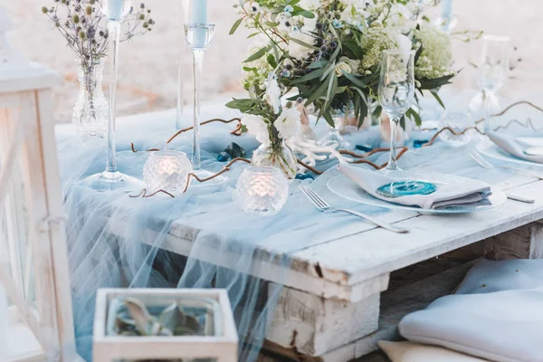 Κομψό Τραπέζι Εγκατάστασης Μπλε Παστέλ Αποχρώσεις Για Μια Γάμος Στην — Φωτογραφία Αρχείου