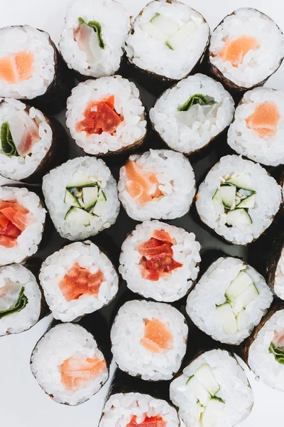 Imagen vertical de rollos de sushi maki — Foto de Stock