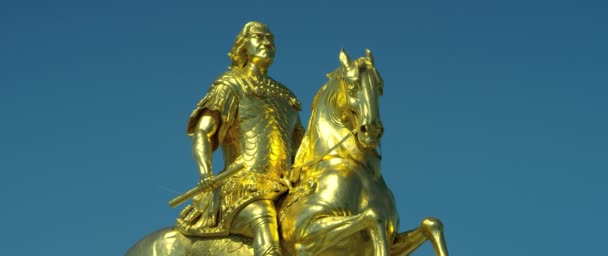 Goldener Reiter Golden Cavalier Horse Statue August Strong Dresden Saxony — стоковое видео