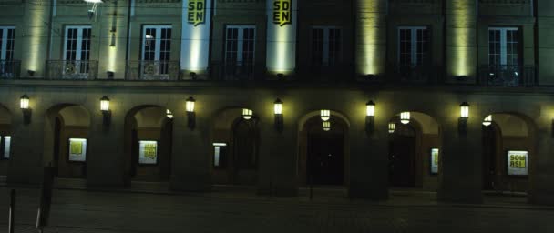 Blick Auf Das Schauspielhaus Theater Bei Nacht Dresden Sachsen Germnay — Stockvideo