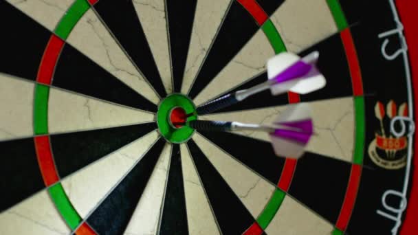 Nešťastný Šipky Není Hit Bullseye — Stock video