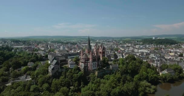 Katolicka Katedra Limburgu Jest Wysokie Miejsce Skale Powyżej Strzał Śledzenia — Wideo stockowe