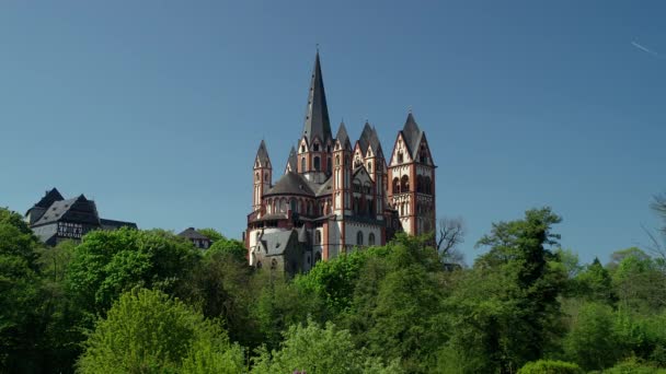 Catedral Católica Limburgo Alta Ubicación Una Roca Sobre Río Lahn — Vídeo de stock