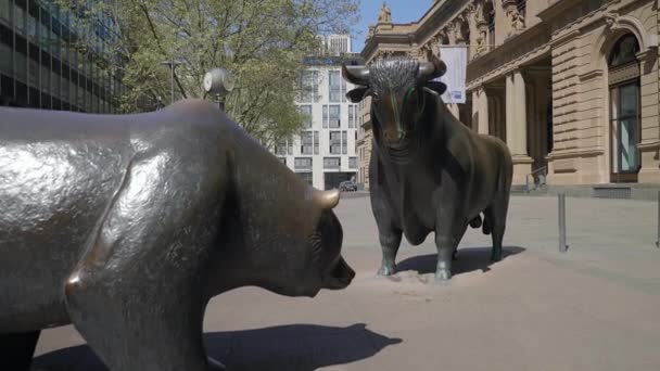 Estátuas Bull Bear Bolsa Valores Frankfurt Foto Rastreamento — Vídeo de Stock