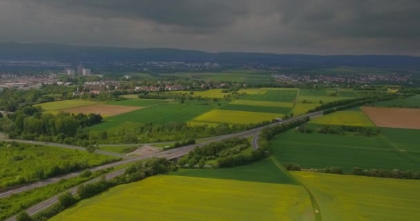 Preungesheim의 고속도로 A661 프랑크푸르트 프랑크푸르트 스카이라인의 — 비디오