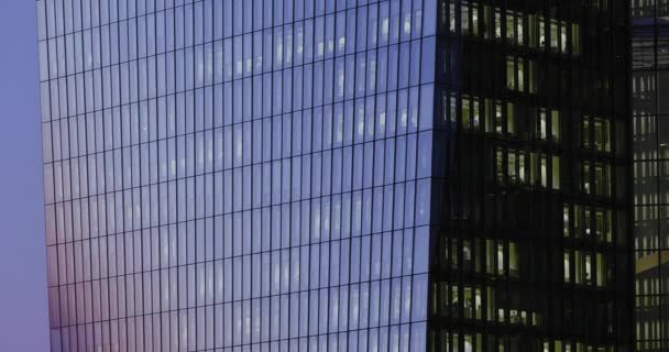 Сучасні Офісні Будівлі Вночі Освітлені Вікна Єцб Франкфурт Центральній Німеччині — стокове відео