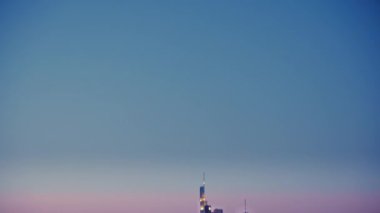 Frankfurt am Main manzarası ile yüksek binalar ve Finans Merkezi akşamları. Frankfurt, Hesse, Almanya, Europe