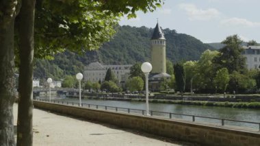 Simgesel Yapı su quellenturm Bad Ems olarak adlandırılan kule. Nehir Lahn, Almanya, Avrupa, Ağustos 2016 Roma kaynakta bulunan şifa bir spa