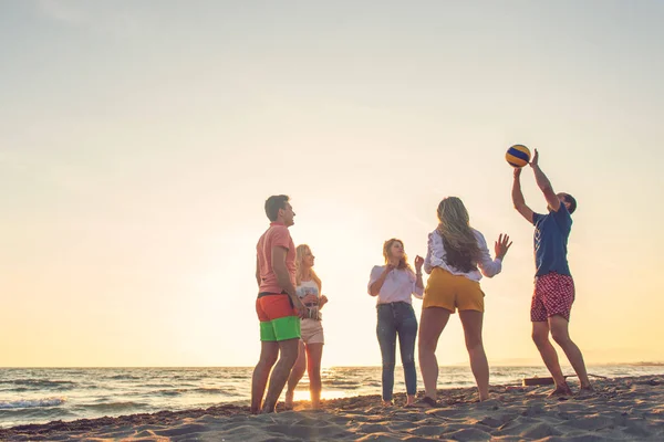 stock image Group of friends enjoy on the beach