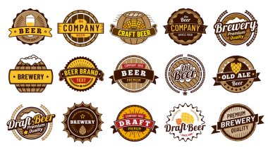Bira etiketi rozetleri. Retro bira bira, lager şişe rozeti ve vintage bira amblemi izole vektör illüstrasyon seti