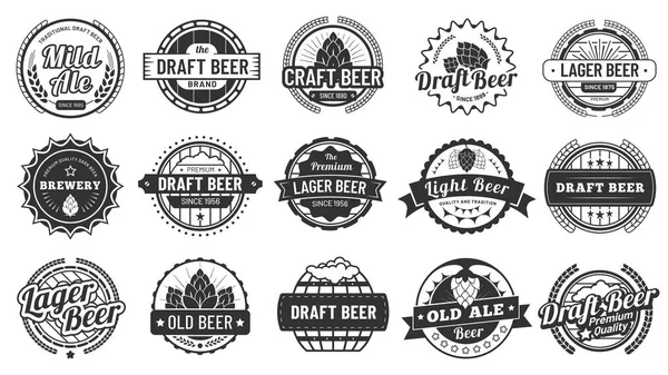 Distintivi birreria birra. Birre artigianali emblemi, luppolo lager e pub luppolo distintivo isolato vettore illustrazione set — Vettoriale Stock