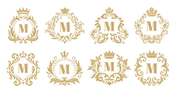Monograma de lujo. Logotipo de corona vintage, monogramas ornamentales dorados y conjunto de vectores de ornamento de corona heráldica — Vector de stock