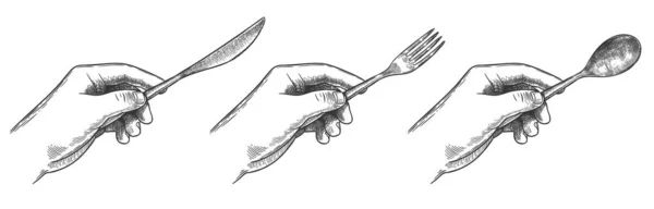 Mains gravées tenant des couverts. Tenez dans la main couteau de table, cuillère et fourchette pour manger de la nourriture dessin à la main ensemble d'illustration vectorielle — Image vectorielle