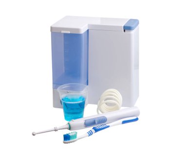 Diş ekipman bakım. İrrigator ağız için. Beyaz izole