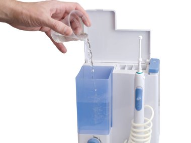 Diş ekipman bakım. İrrigator ağız için. Beyaz izole