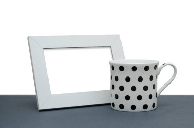 Fotoğraf çerçevesi, kahve fincanı. Metin için arka plan. Yakın çekim