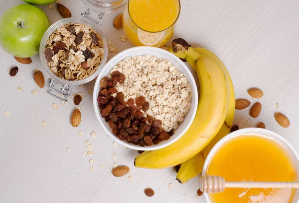 Desayuno Saludable Granola Manzanas Plátanos Avena Con Pasas Miel Nueces — Foto de Stock