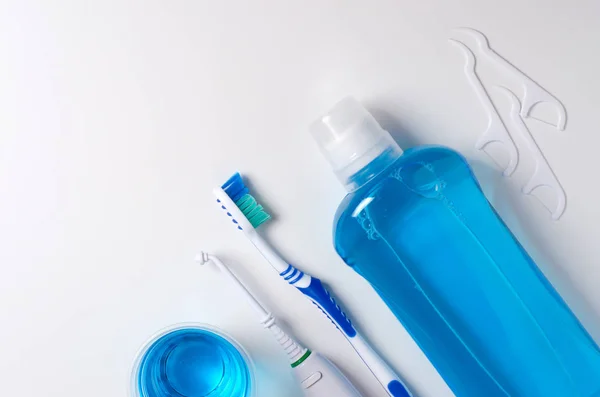 Dental hygiene. Toothbrush, mouthwash, dental floss, oral irriga — Stock Photo, Image