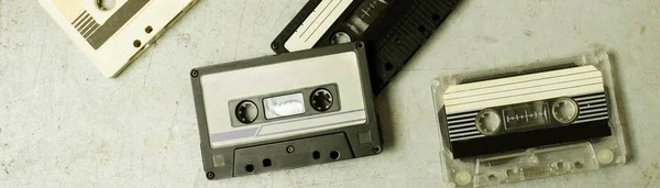 Veel Oude Audiocassettes Grijze Oude Achtergrond Vintage Afgezwakt Retro Kleur — Stockfoto