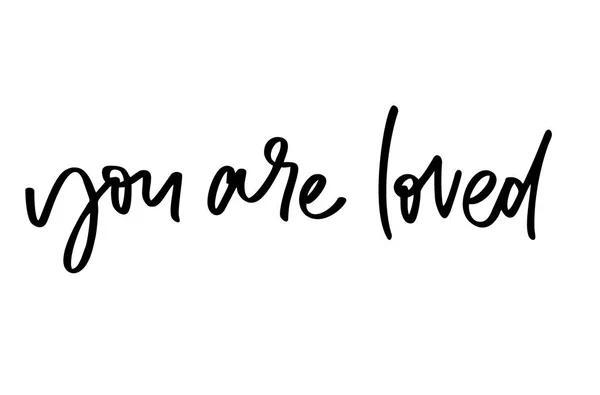 あなたは愛されています 手書きのテキスト 現代書道 心に強く訴える引用です 白で隔離 — ストック写真
