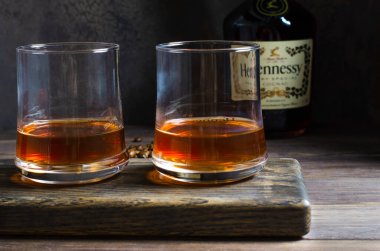 IZHEVSK, RUSSIA - 20 Temmuz 2020: Şişedeki Hennessy konyağı