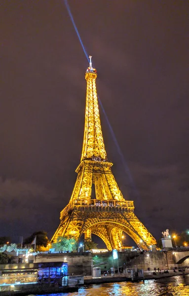 Eiffel Tower at night with beautiful golden lights. Paris. Franc — Stock Photo, Image