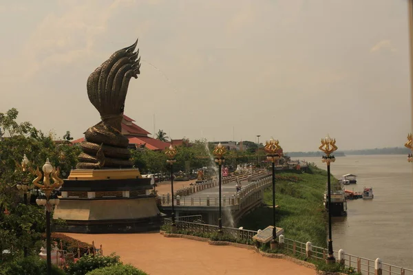 Statua Naga Sulle Rive Del Fiume Mekong Nella Provincia Nakhon — Foto Stock