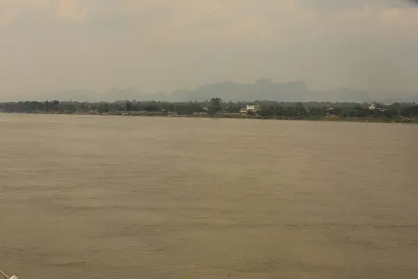 从泰国可以观赏湄公河沿岸的风景 湄公河老挝一侧从泰国一侧在那空Phanom 泰国亚洲 — 图库照片