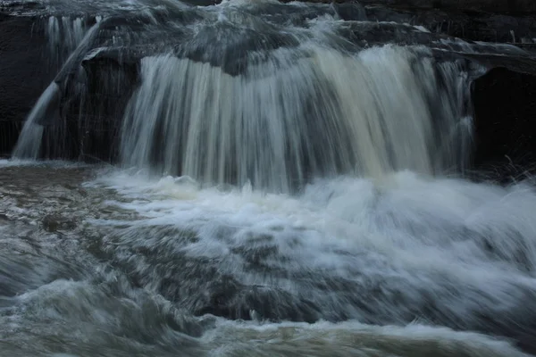 Фотографируйте Водопады Низкой Скорости Водопад Северо Востоке Таиланда Водопад Самронг — стоковое фото