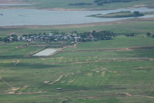 Doğa geçmişi / dramatik bulutlar ve dağ ve ağaçlı nehir: Hin chang si view piont Nam phong Ulusal Parkı Khon kaen Bölgesi Tayland.