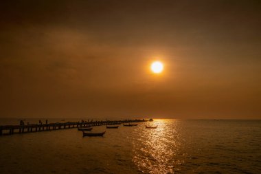 Panoramik alacakaranlıkta İskelesi