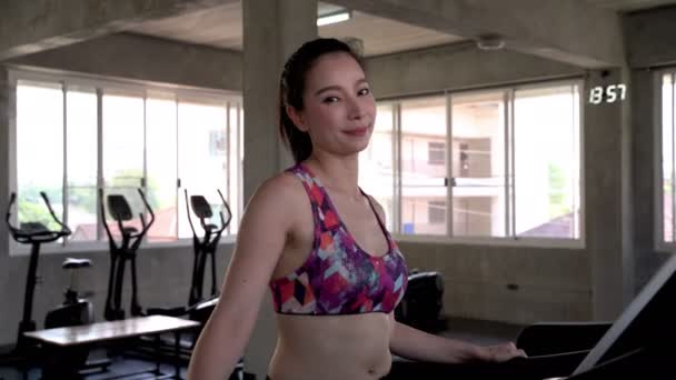 Beautiful Asian Girl Walking Treadmill Gym She Send Your Eyes — Stock Video