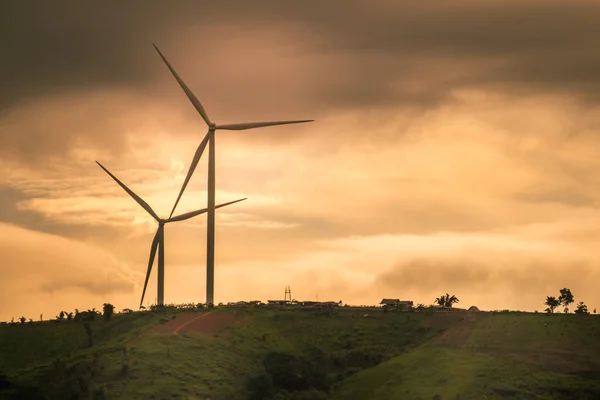Landschap Avond Voor Regenbui Zal Komen Van Wind Turbines Voor — Stockfoto