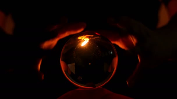 4k gros plan, Sorciers ou sorcières sont sorcellerie avec des cristaux .