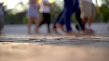 Bulanık animasyon, kalabalığın yürümesi, kalabalık bacakları