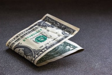 Dolar yere düştü.