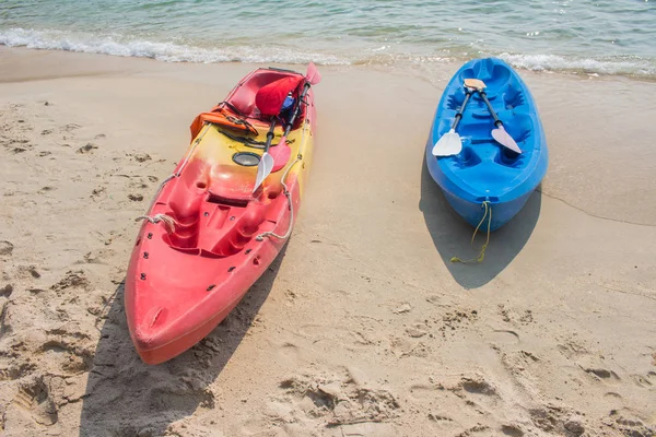 Kayaks Estacionados Una Hermosa Playa — Foto de Stock