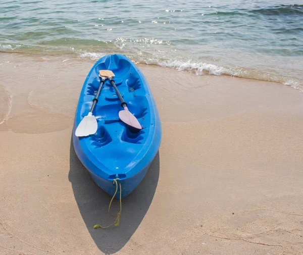 Kayak Parked Beautiful Sandy Beach — Stock Photo, Image
