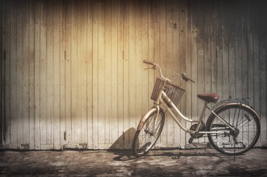antika ahşap evin duvar Vintage Bisiklet