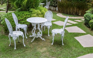 Beyaz Bahçe sandalyeler