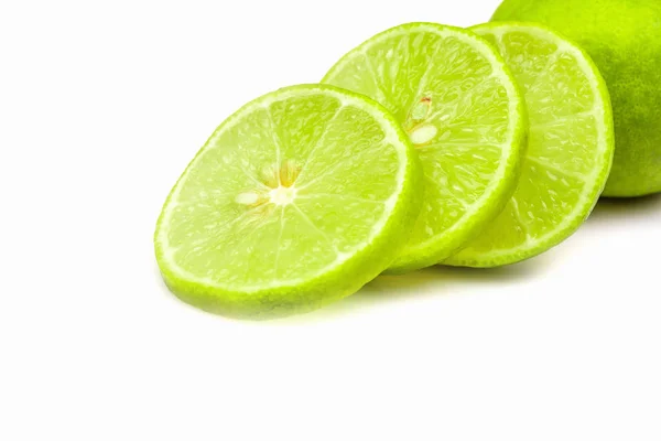 Fetta Lime Isolato Sfondo Bianco — Foto Stock