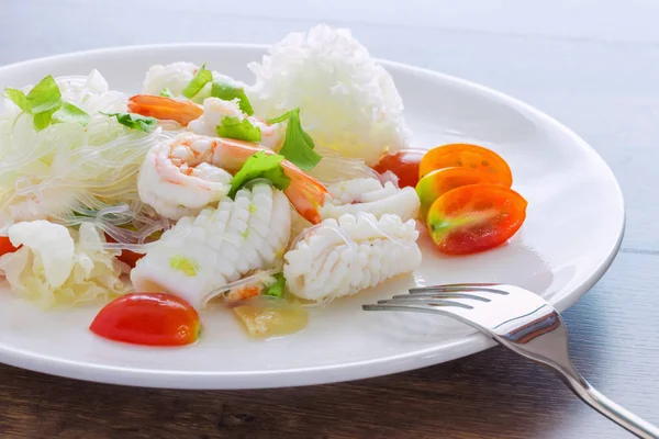 Пряный Смешанный Салат Морепродуктов Тайландская Еда Кислая Пряная Популярные Закуски — стоковое фото