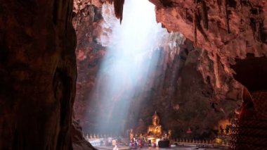 zaman atlamalı , Mağaradan Işık. Tayland doğa harika turistik, Khao Luang Mağarası, Phetchaburi Eyaleti yeri.