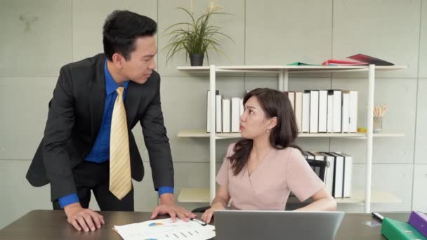 Supervisor Quejaba Trabajadora Oficina Empleada Argumentando Que Era Error — Vídeos de Stock