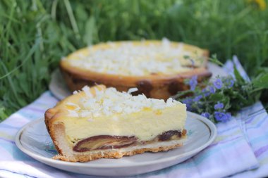 hurmalı ve peynirli turta