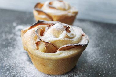 Apple ile Maya topuz