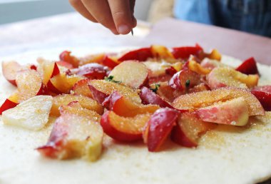 making a pie with fruit