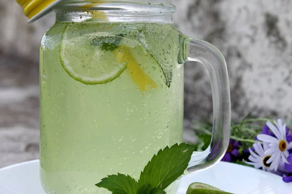 Lemonad Med Mynta Och Lime — Stockfoto
