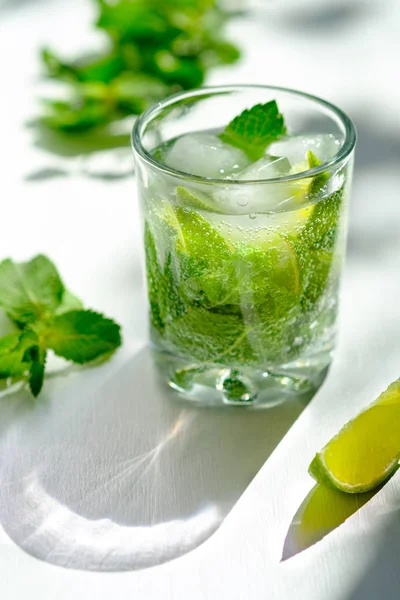 Cold Refreshing Sucold Refreshing Summer Mojito Lemonade Glass White Background — Stock Photo, Image