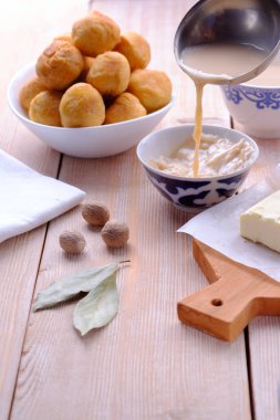 Geleneksel Asya yemeği. Moğol, Kalmyk, Buryat, kazak hamur işleri. Kızarmış hamur. Kalmyk, mutfağı, göçebe halklar